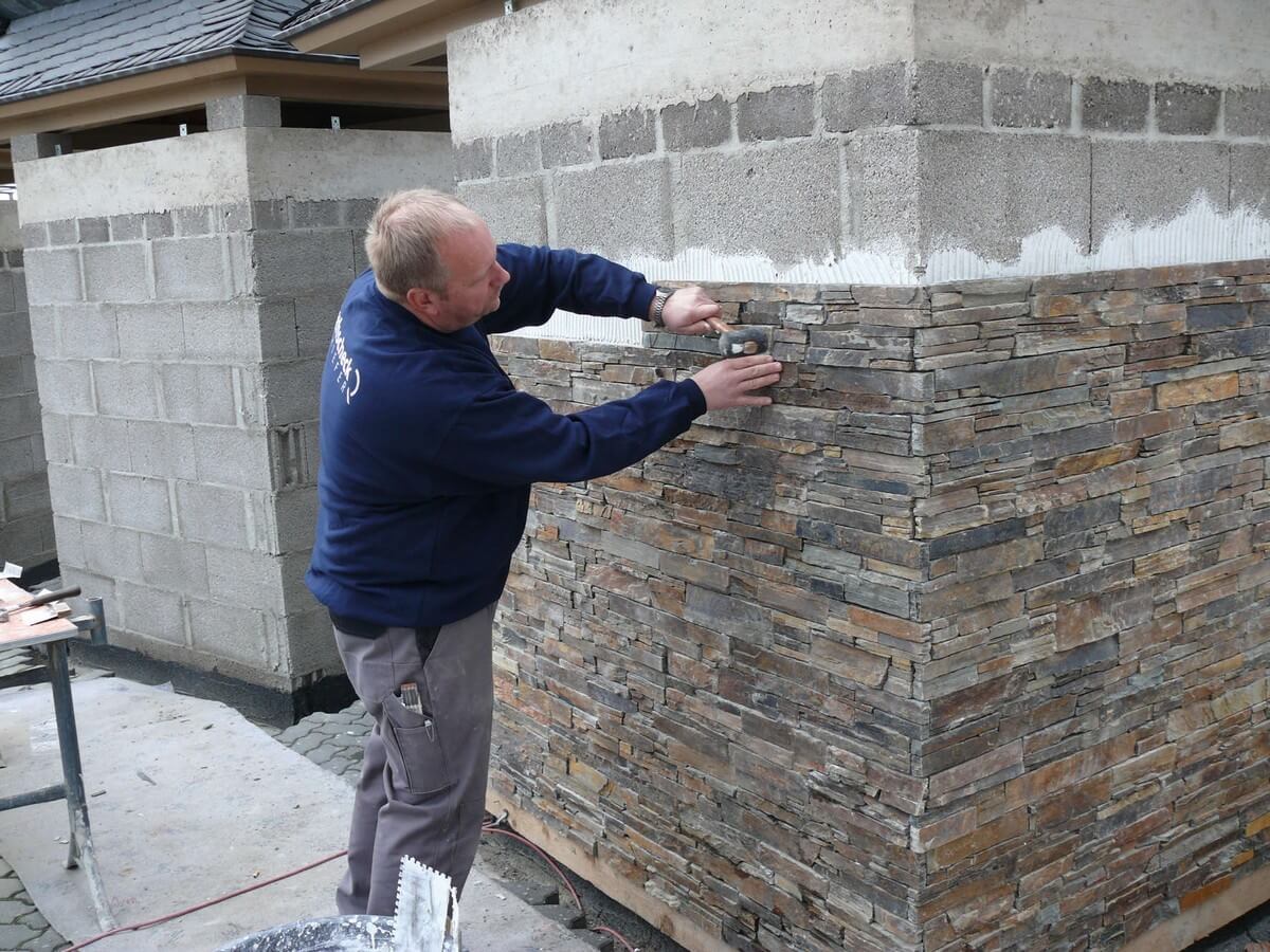 Монтаж фасадной плитки из бетона на клей (мокрый способ)