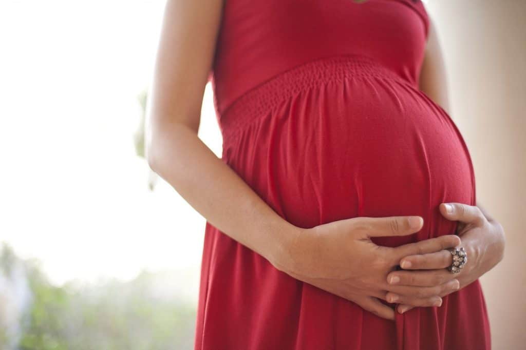 При беременности любое использование кипарисового масла запрещено