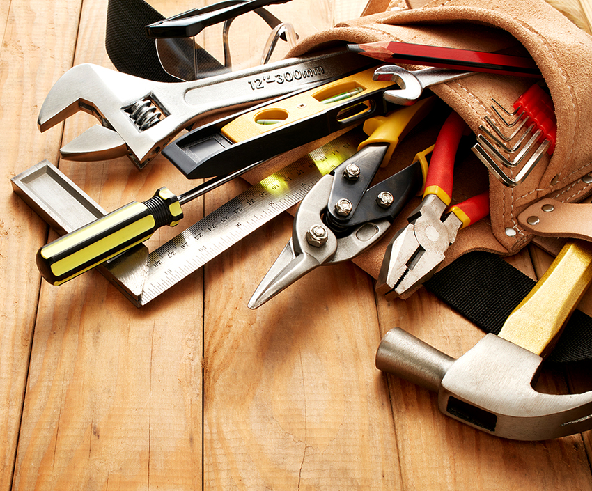 Чтобы сделать мебель своими руками необходимо запастись необходимыми инструментами